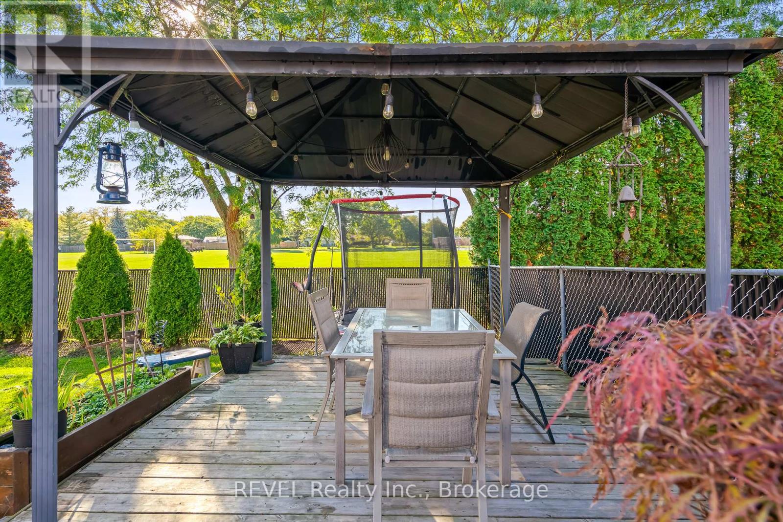 12 Silverdale Drive, St. Catharines (Vine/linwell), Ontario  L2M 3N1 - Photo 11 - X12439514