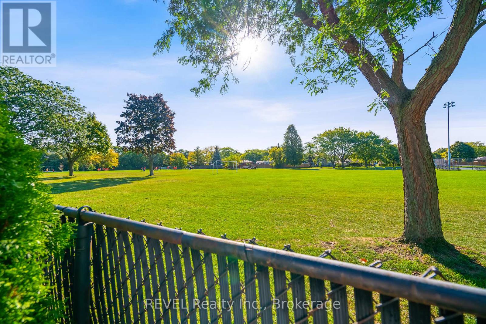 12 Silverdale Drive, St. Catharines (Vine/linwell), Ontario  L2M 3N1 - Photo 13 - X12439514