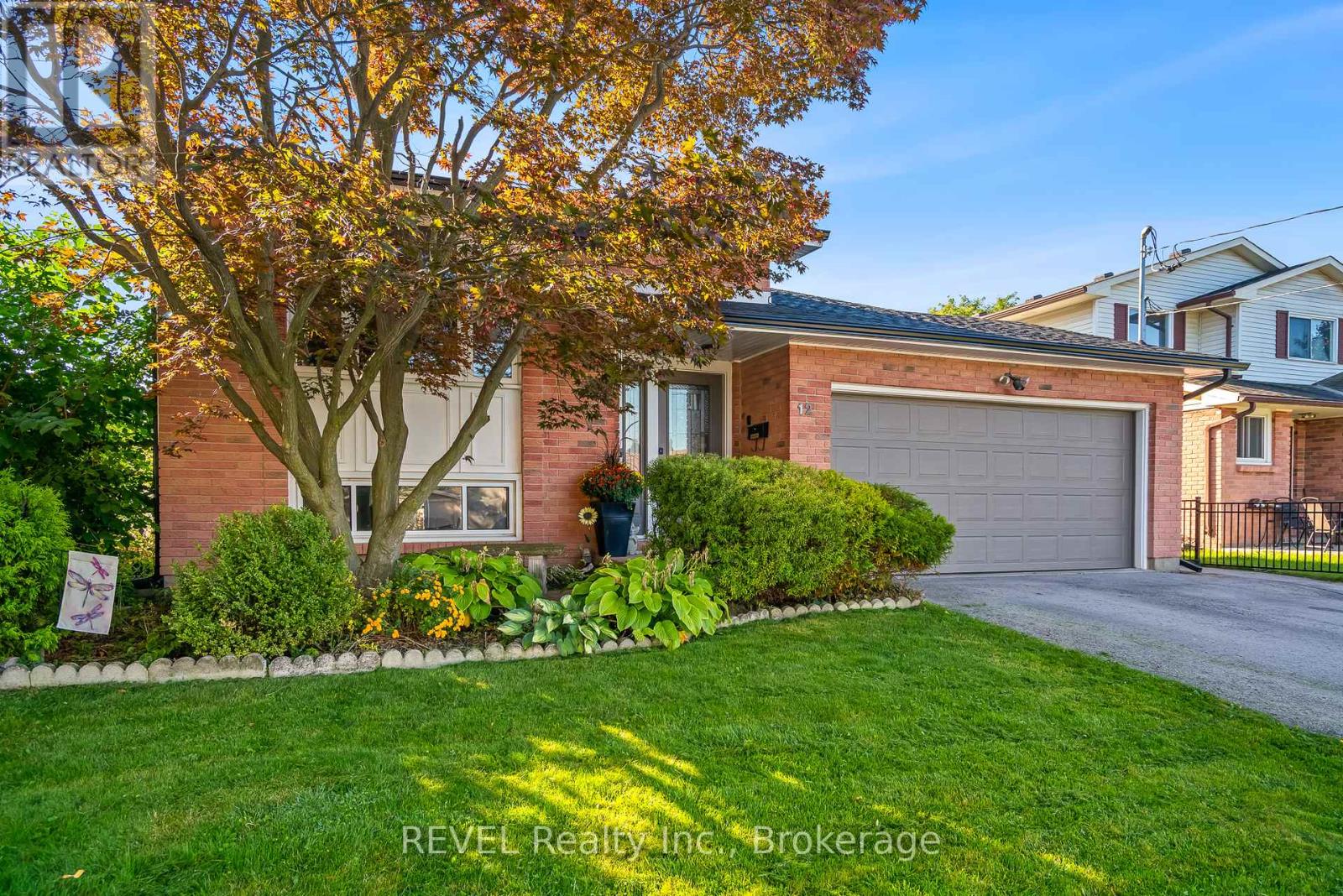 12 Silverdale Drive, St. Catharines (Vine/linwell), Ontario  L2M 3N1 - Photo 4 - X12439514