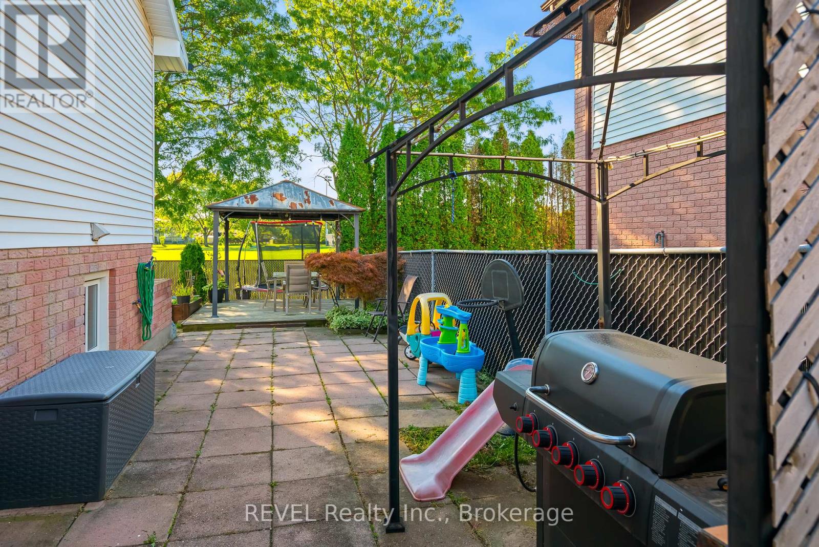 12 Silverdale Drive, St. Catharines (Vine/linwell), Ontario  L2M 3N1 - Photo 6 - X12439514