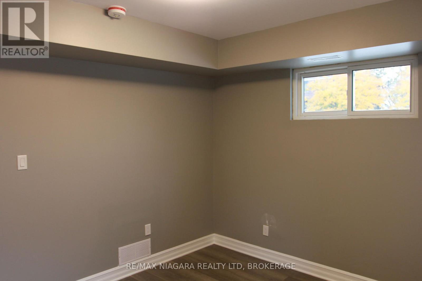 21 Wintemute Street, Fort Erie (Central), Ontario  L2A 3N9 - Photo 16 - X12439523
