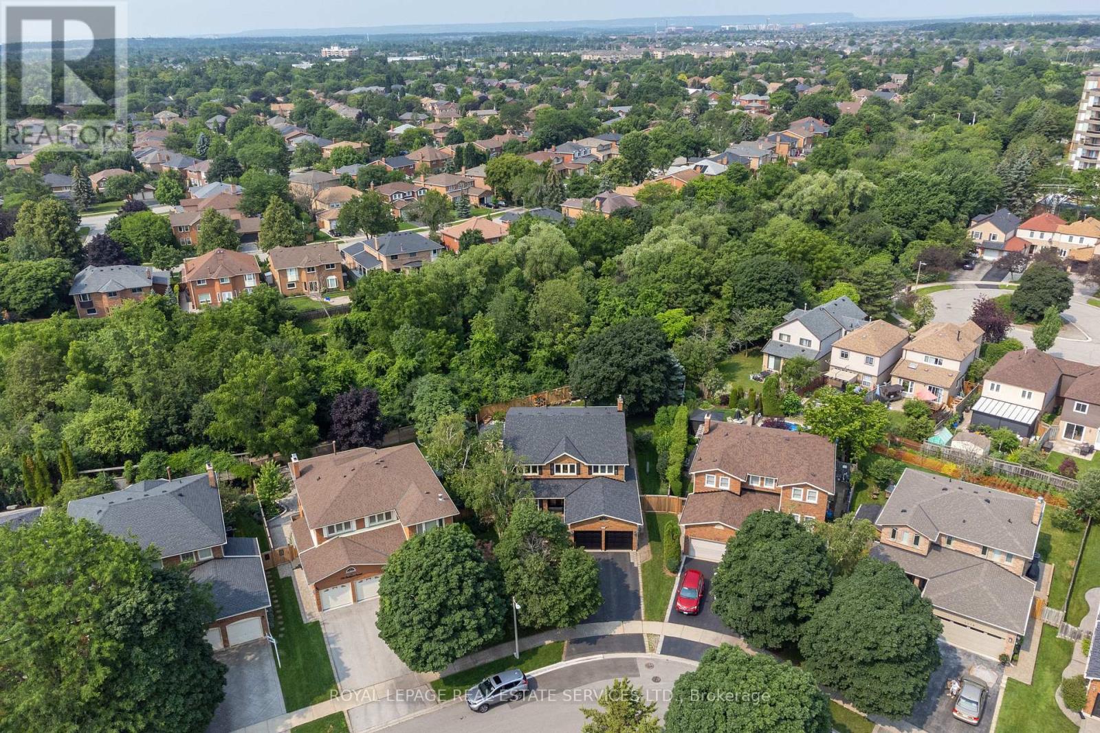 1210 Beechgrove Crescent, Oakville, Ontario  L6M 2B4 - Photo 4 - W12439367