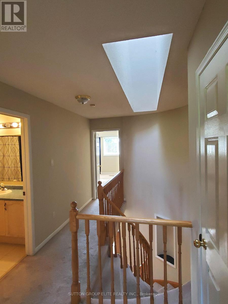 3938 Nightshade Lane, Mississauga, Ontario  L5N 7J4 - Photo 15 - W12439402