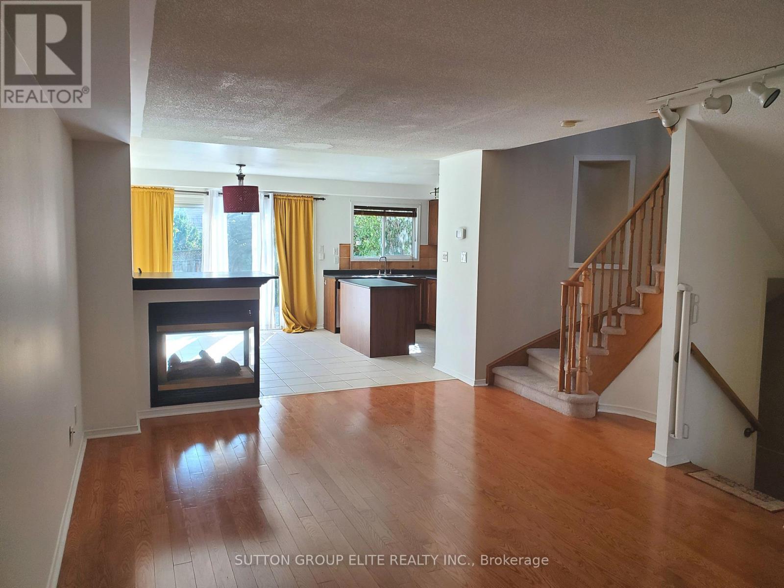 3938 Nightshade Lane, Mississauga, Ontario  L5N 7J4 - Photo 2 - W12439402