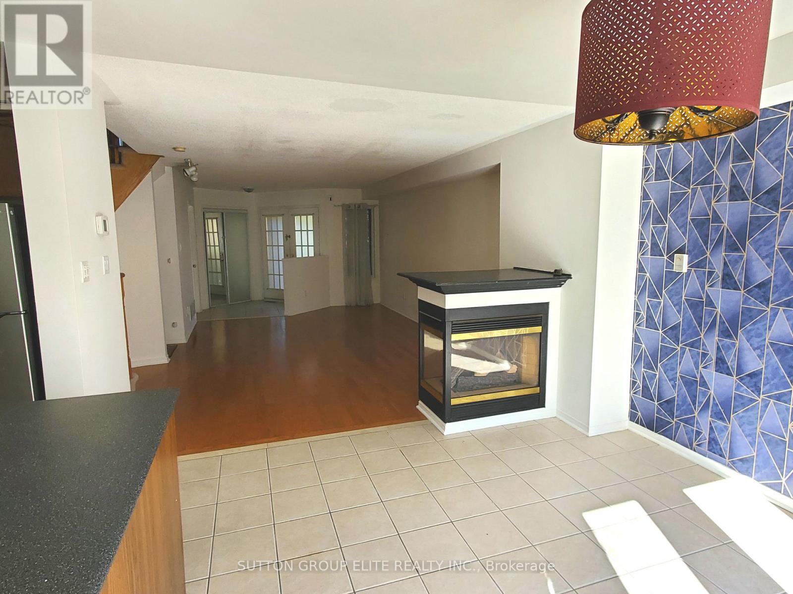 3938 Nightshade Lane, Mississauga, Ontario  L5N 7J4 - Photo 4 - W12439402