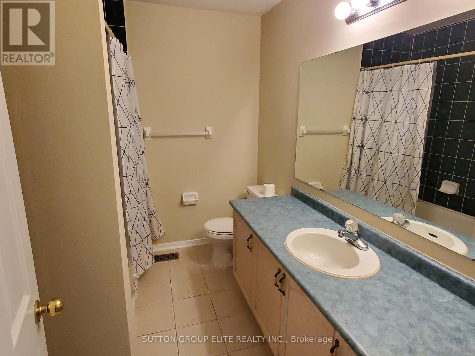 3938 Nightshade Lane, Mississauga, Ontario  L5N 7J4 - Photo 7 - W12439402