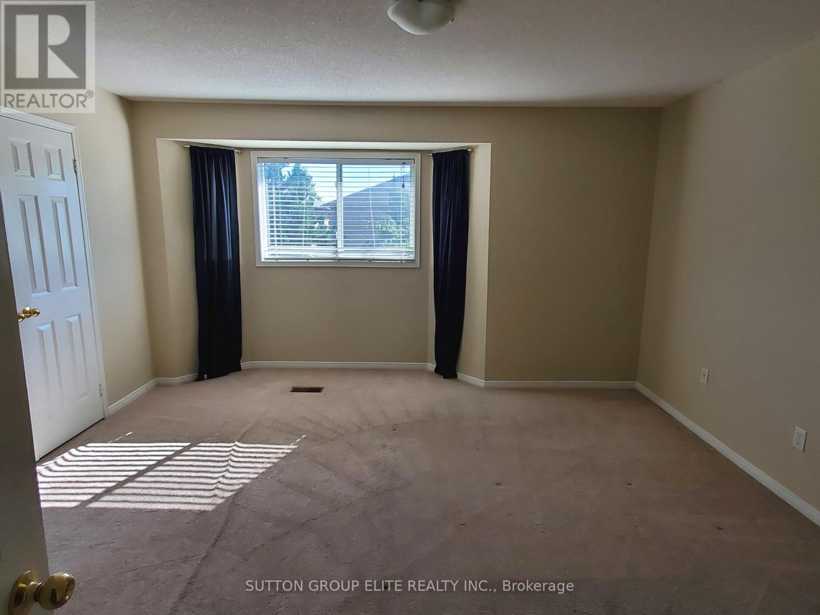 3938 Nightshade Lane, Mississauga, Ontario  L5N 7J4 - Photo 8 - W12439402