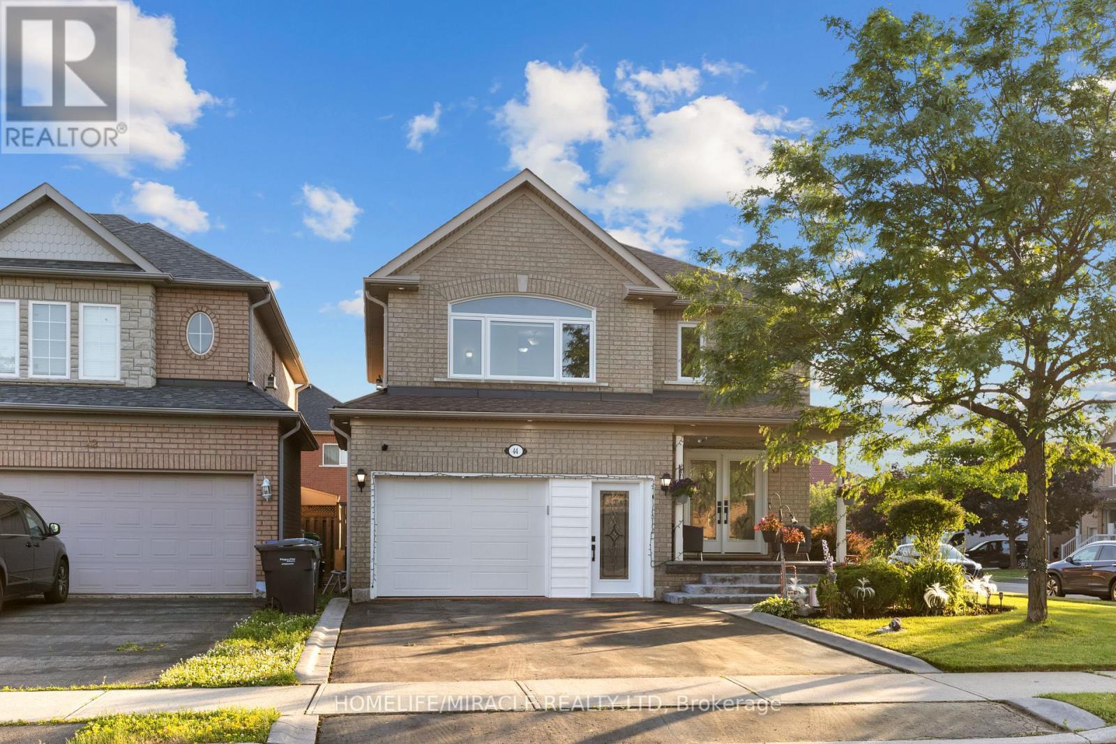 44 Newark Way, Brampton, Ontario  L7A 2W8 - Photo 14 - W12439403