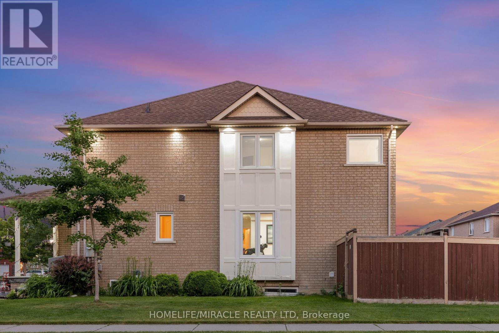 44 Newark Way, Brampton, Ontario  L7A 2W8 - Photo 5 - W12439403