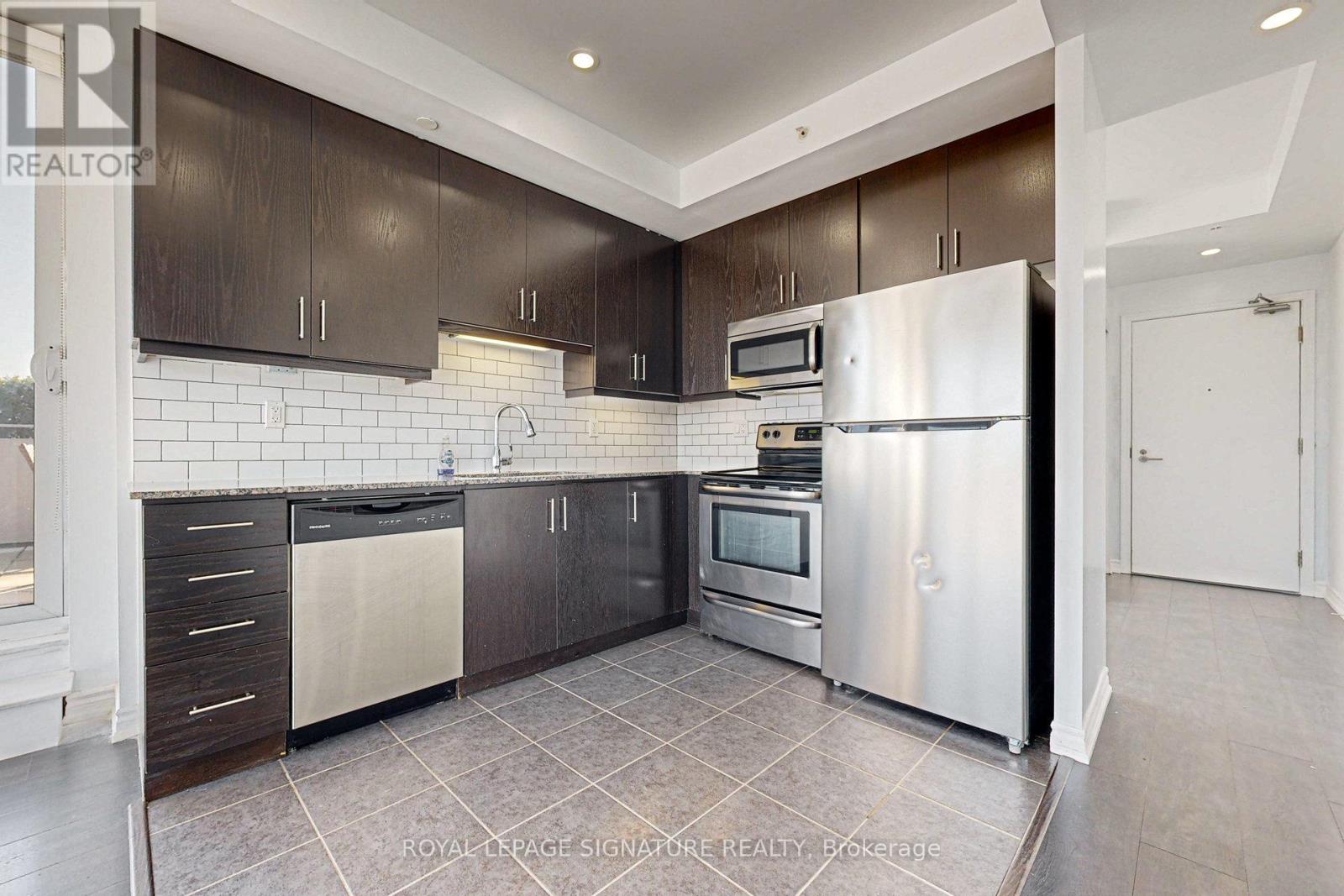 1012 - 15 James Finlay Way, Toronto, Ontario  M3M 0B3 - Photo 5 - W12439407