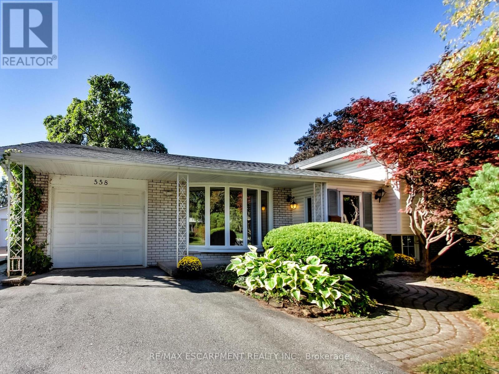 558 Parkside Crescent, Burlington, Ontario  L7L 4G9 - Photo 2 - W12439423
