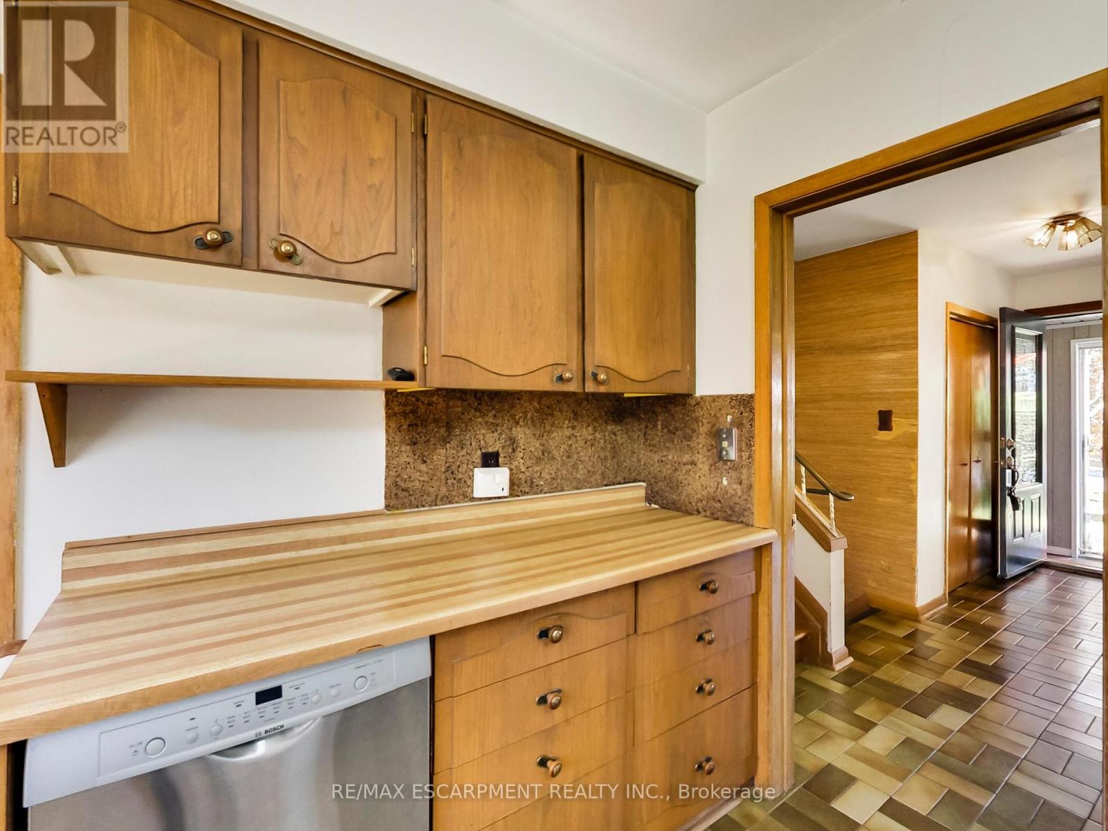 558 Parkside Crescent, Burlington, Ontario  L7L 4G9 - Photo 20 - W12439423