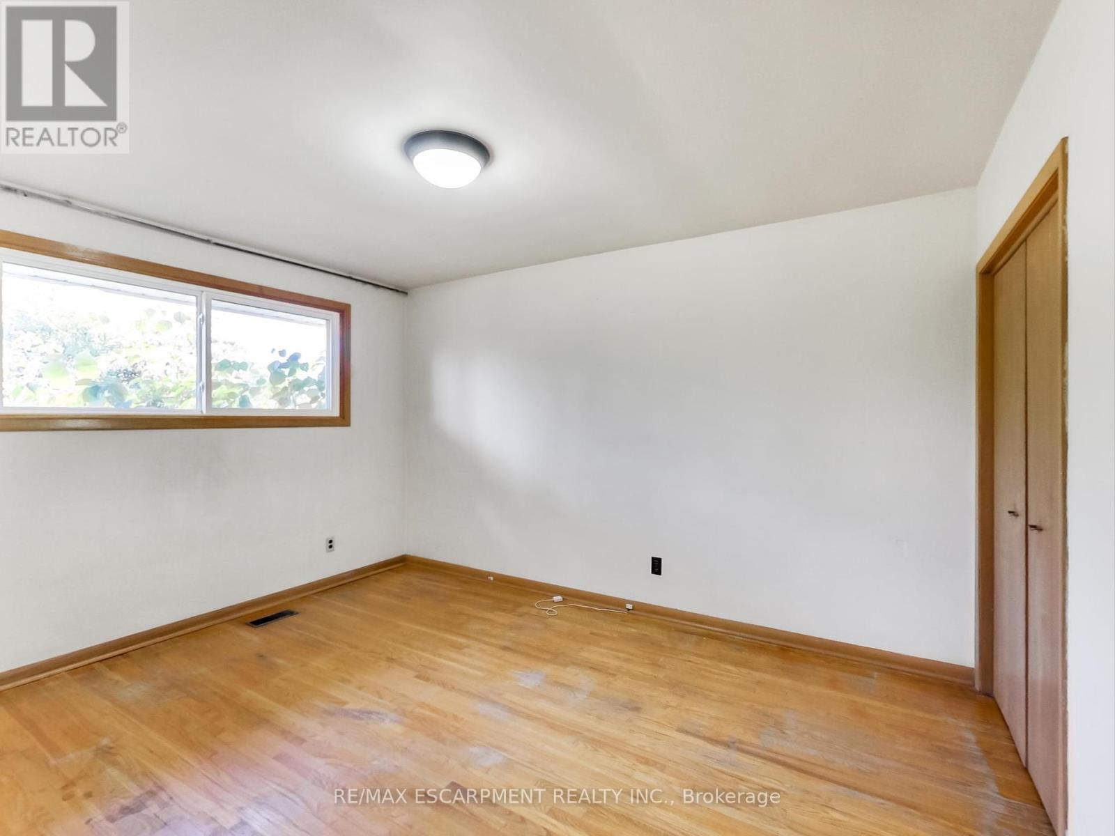 558 Parkside Crescent, Burlington, Ontario  L7L 4G9 - Photo 26 - W12439423