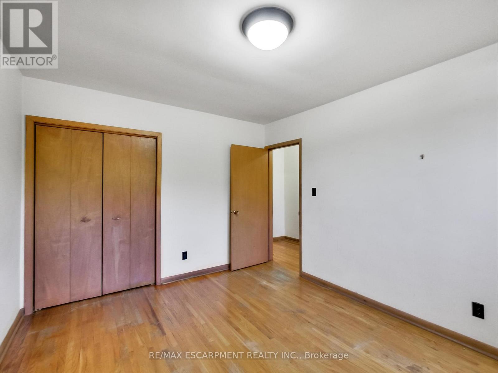 558 Parkside Crescent, Burlington, Ontario  L7L 4G9 - Photo 27 - W12439423