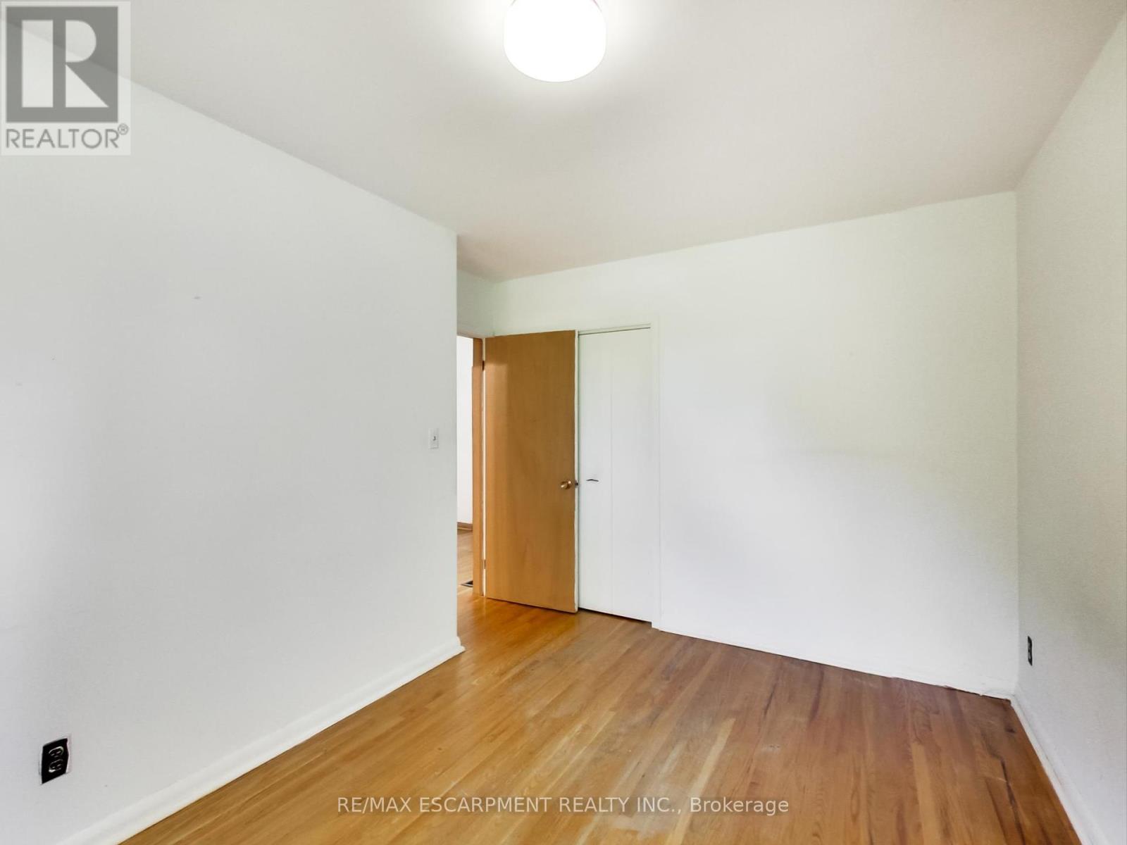 558 Parkside Crescent, Burlington, Ontario  L7L 4G9 - Photo 29 - W12439423