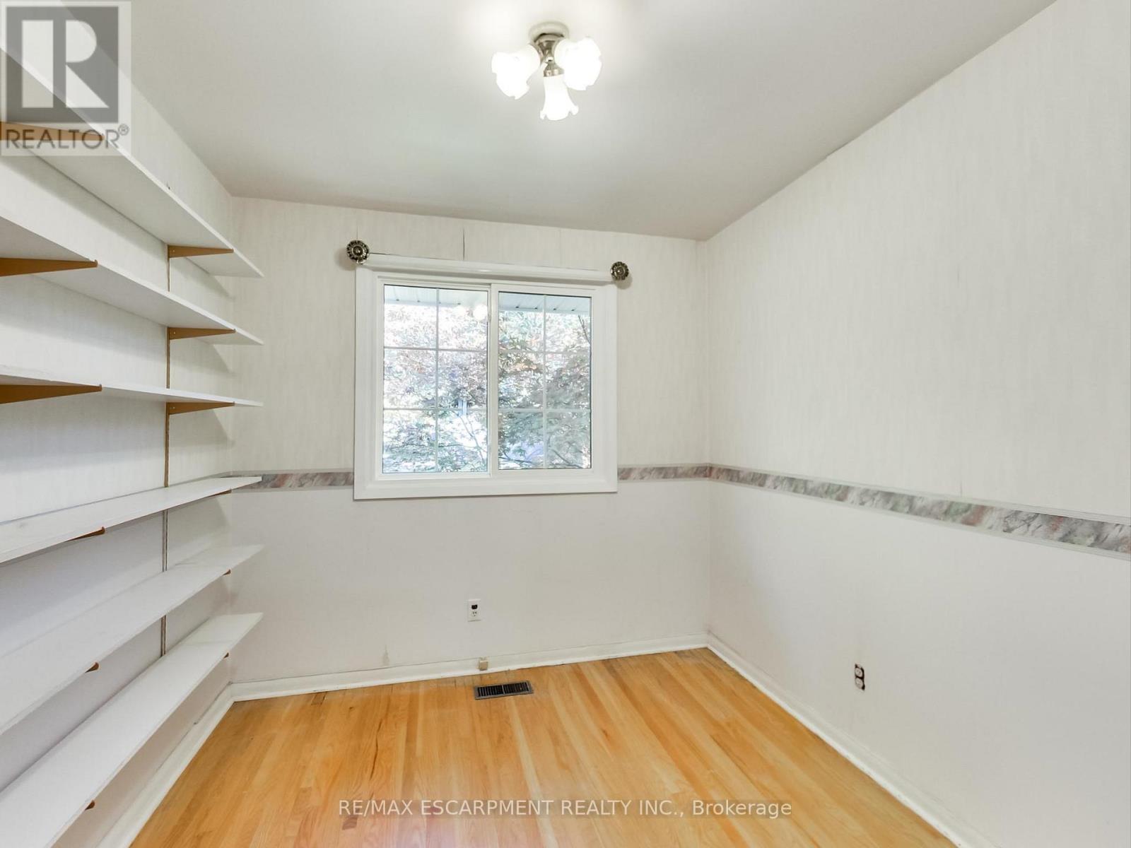 558 Parkside Crescent, Burlington, Ontario  L7L 4G9 - Photo 30 - W12439423