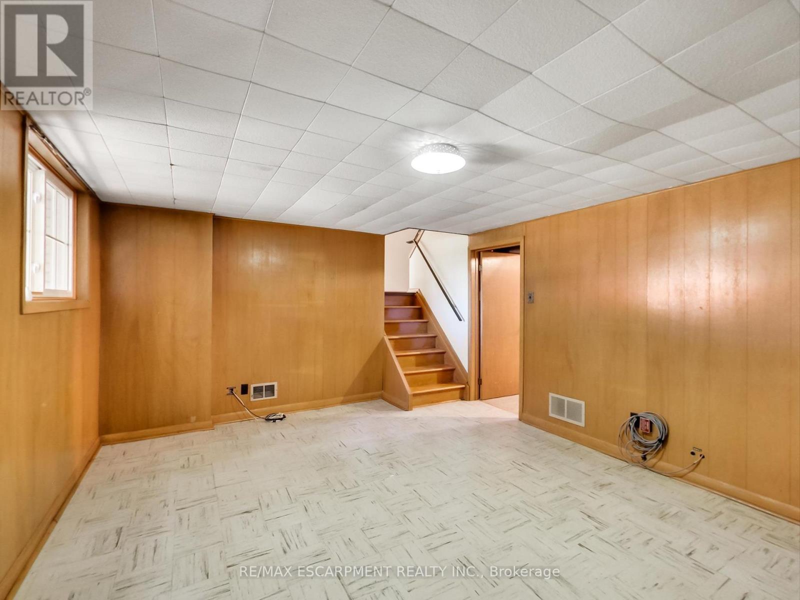558 Parkside Crescent, Burlington, Ontario  L7L 4G9 - Photo 35 - W12439423