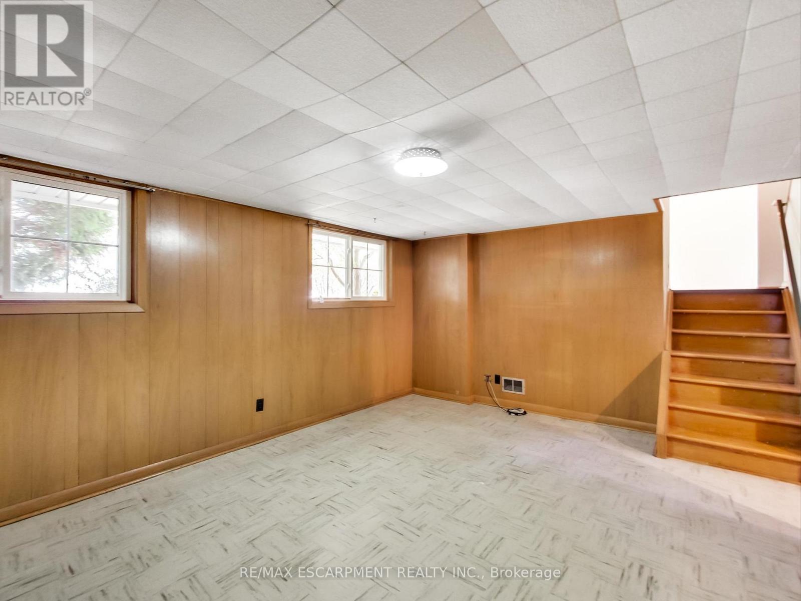 558 Parkside Crescent, Burlington, Ontario  L7L 4G9 - Photo 36 - W12439423