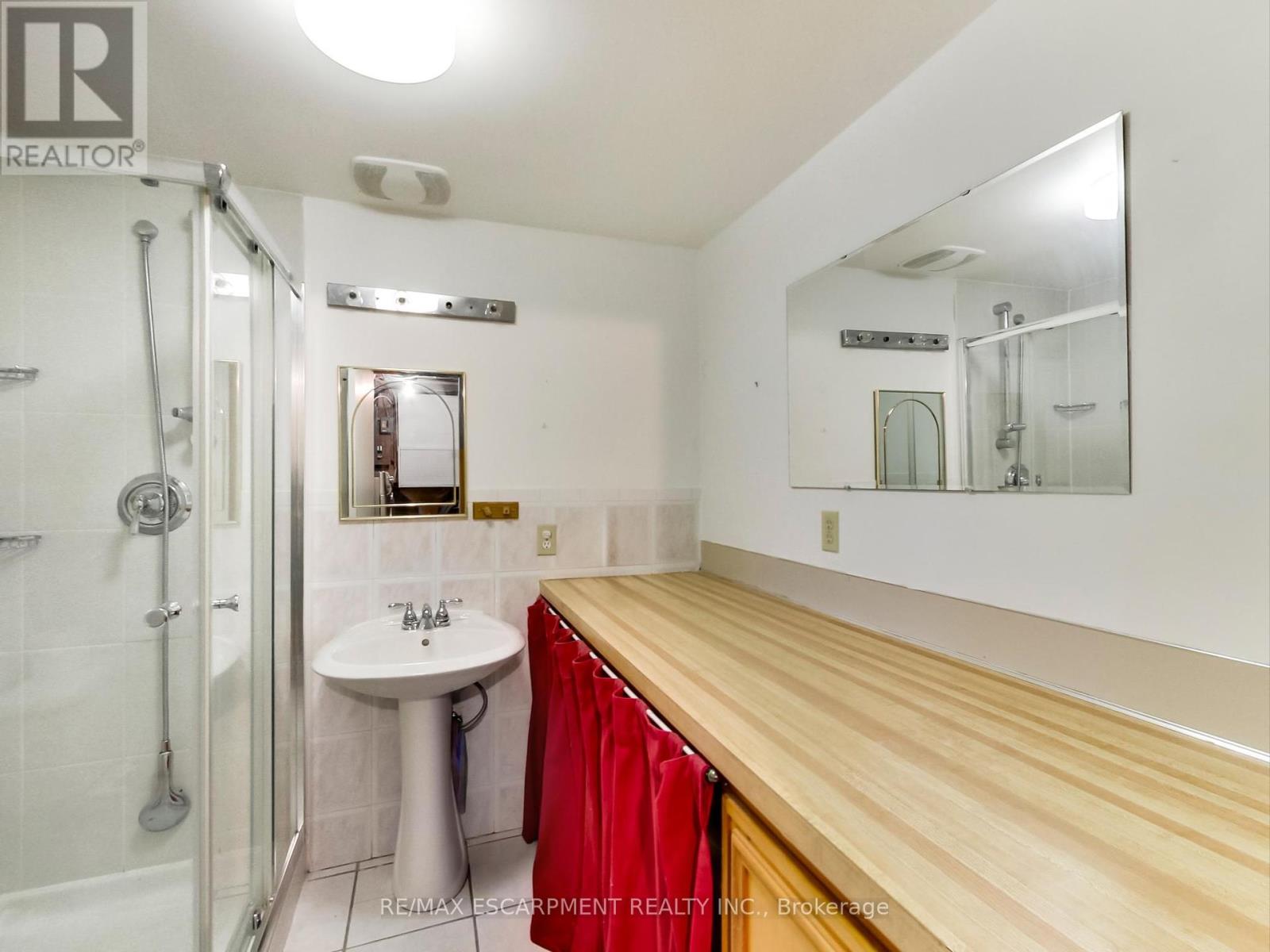 558 Parkside Crescent, Burlington, Ontario  L7L 4G9 - Photo 39 - W12439423