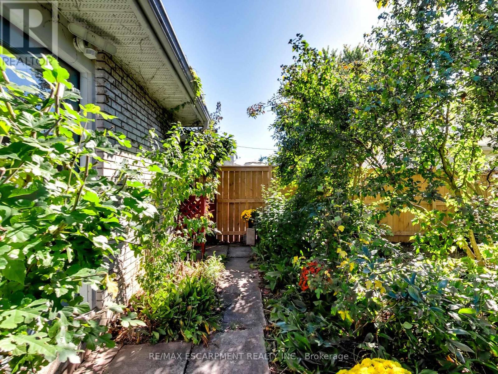 558 Parkside Crescent, Burlington, Ontario  L7L 4G9 - Photo 44 - W12439423