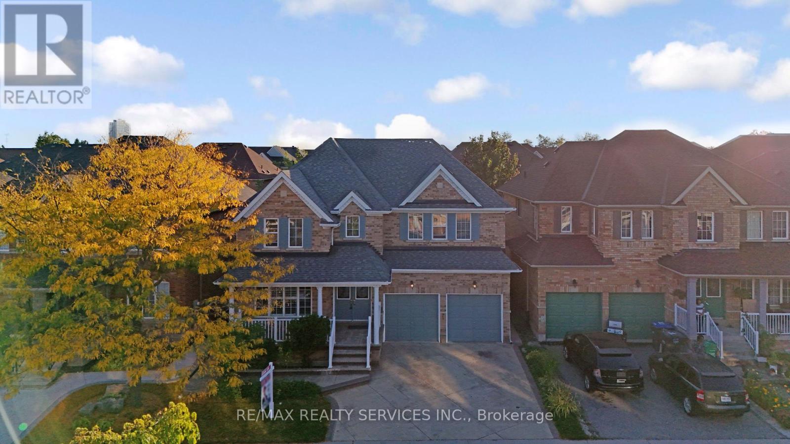 14 Foxmere Road, Brampton, Ontario  L7A 1S6 - Photo 2 - W12439444