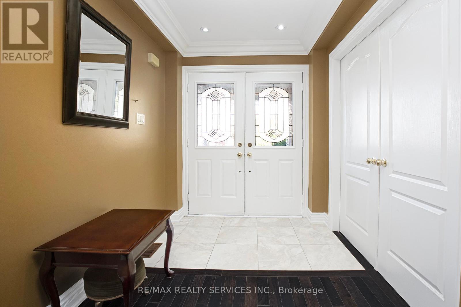 14 Foxmere Road, Brampton, Ontario  L7A 1S6 - Photo 3 - W12439444