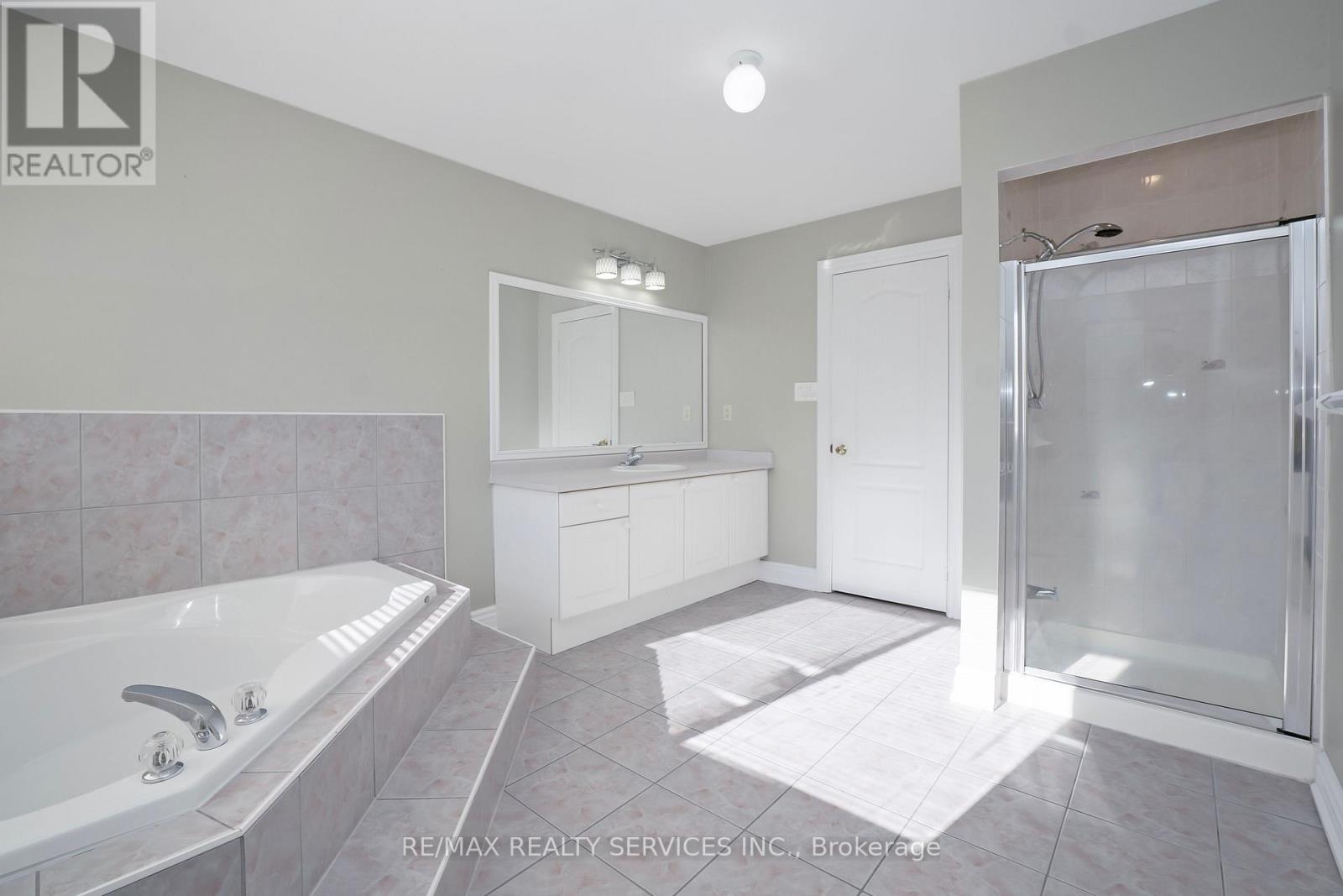 14 Foxmere Road, Brampton, Ontario  L7A 1S6 - Photo 32 - W12439444