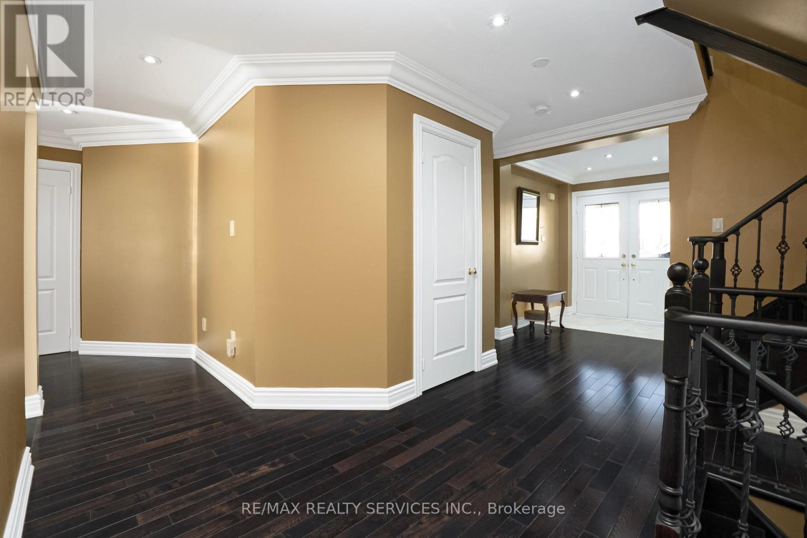 14 Foxmere Road, Brampton, Ontario  L7A 1S6 - Photo 4 - W12439444