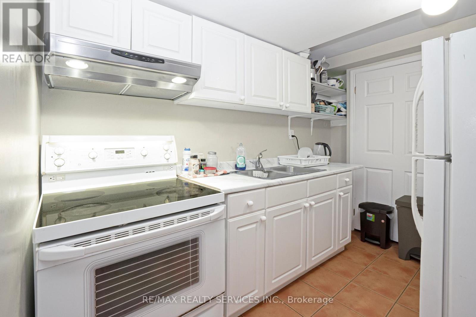 14 Foxmere Road, Brampton, Ontario  L7A 1S6 - Photo 46 - W12439444