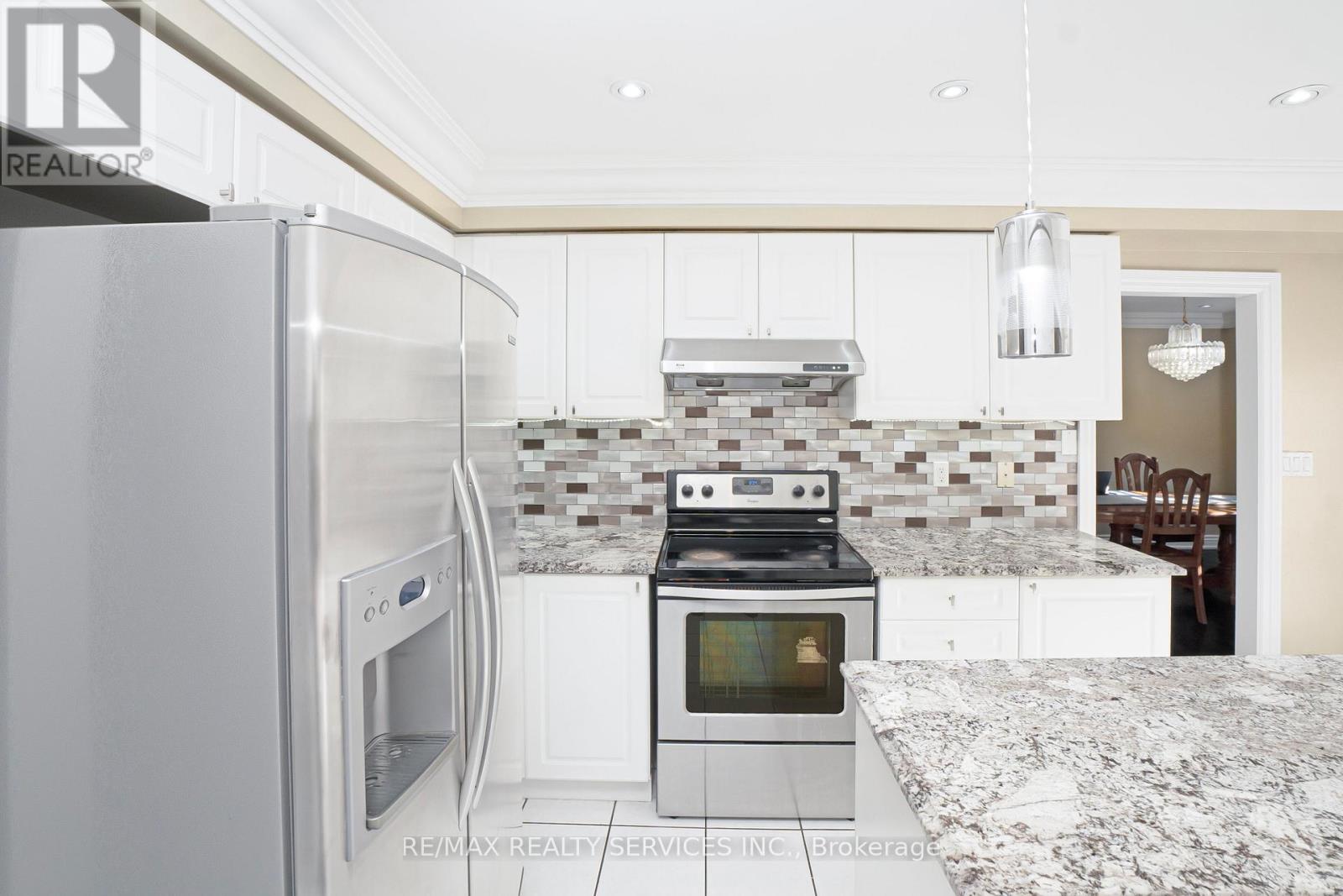 14 Foxmere Road, Brampton, Ontario  L7A 1S6 - Photo 9 - W12439444