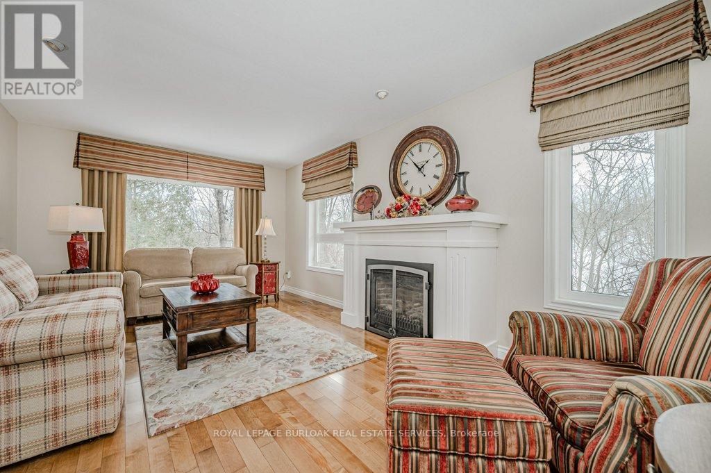 1778 Old Waterdown Road, Burlington, Ontario  L7P 0T2 - Photo 17 - W12439454