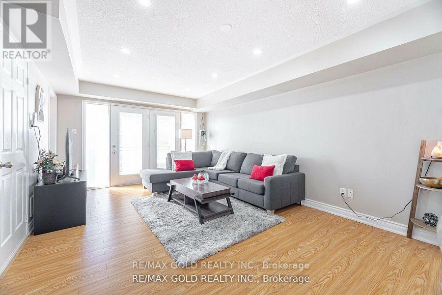 51 - 60 Fairwood Circle, Brampton, Ontario  L6R 0Y6 - Photo 12 - W12439459