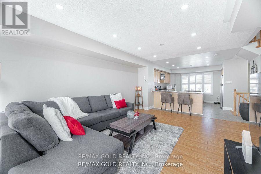 51 - 60 Fairwood Circle, Brampton, Ontario  L6R 0Y6 - Photo 13 - W12439459