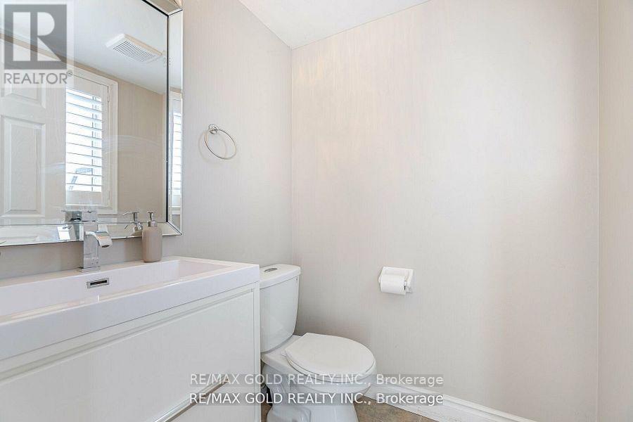 51 - 60 Fairwood Circle, Brampton, Ontario  L6R 0Y6 - Photo 19 - W12439459