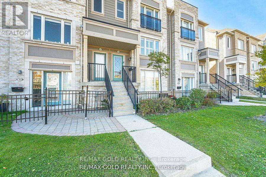 51 - 60 Fairwood Circle, Brampton, Ontario  L6R 0Y6 - Photo 3 - W12439459