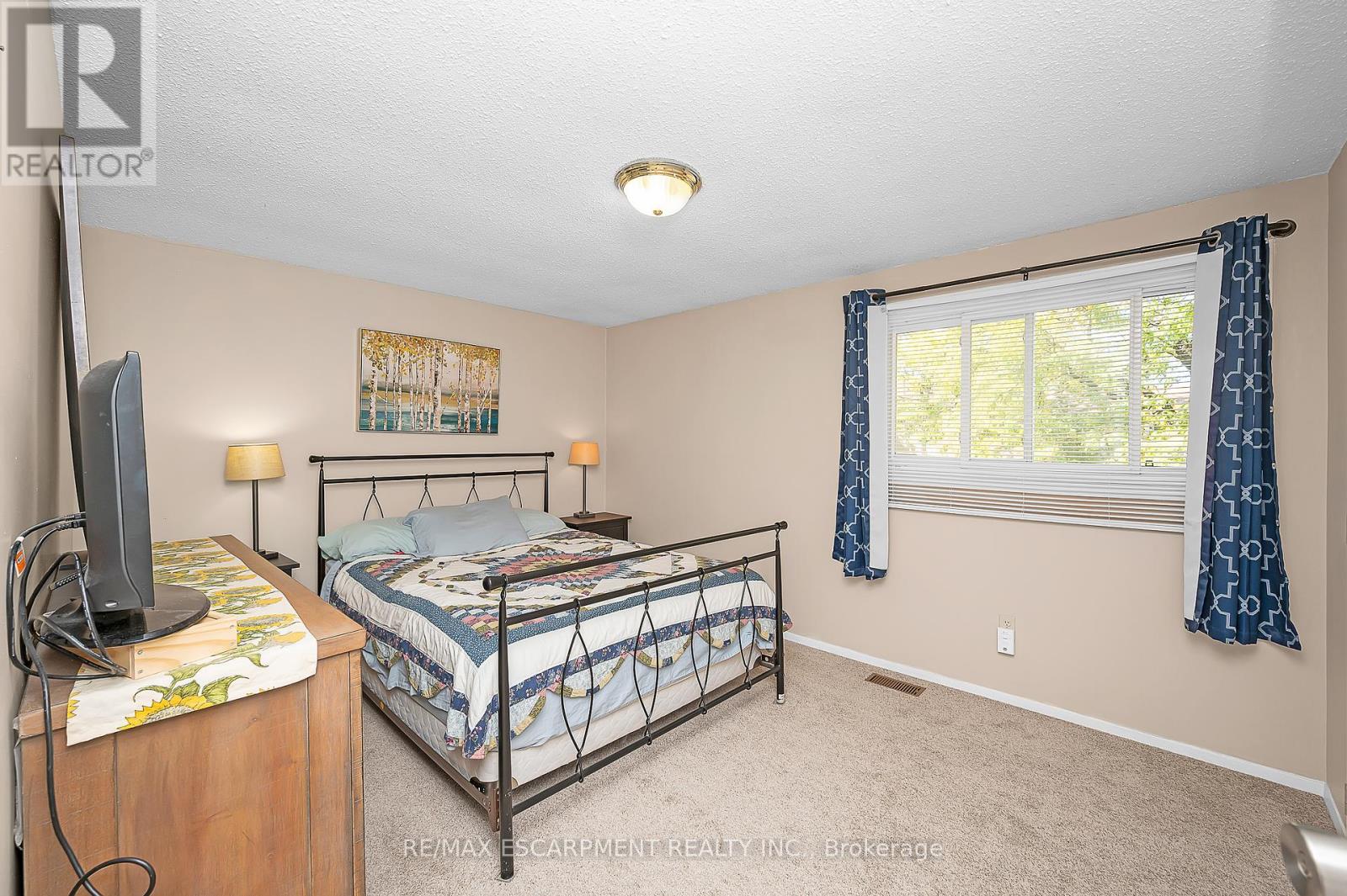 L80 - 223 Pioneer Drive, Kitchener, Ontario  N2P 1L9 - Photo 12 - X12422778