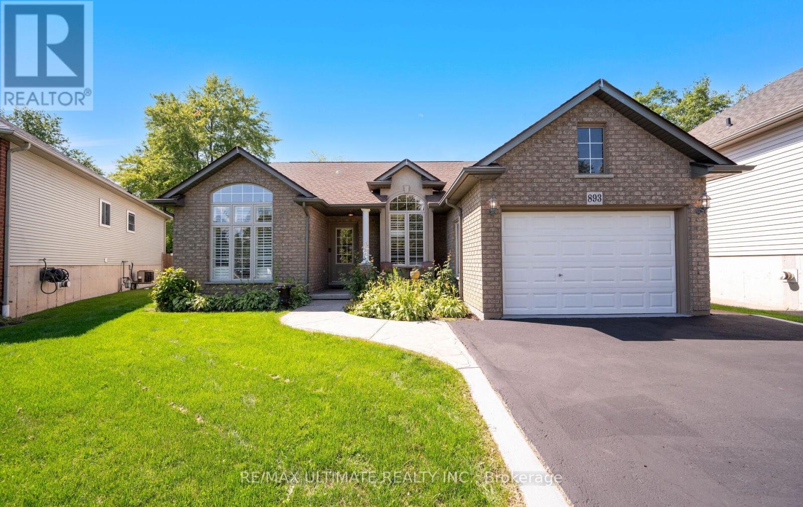 893 Canada Drive, Fort Erie, Ontario  L2A 6E9 - Photo 1 - X12392508