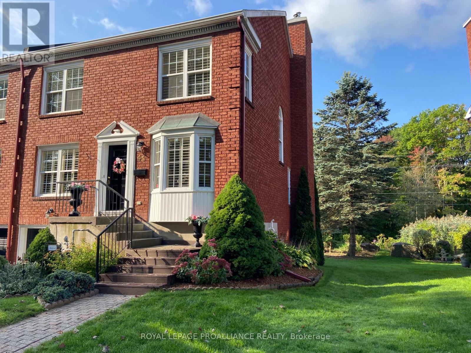 45 Country Club Place, Brockville, Ontario  K6V 6T9 - Photo 3 - X12439662