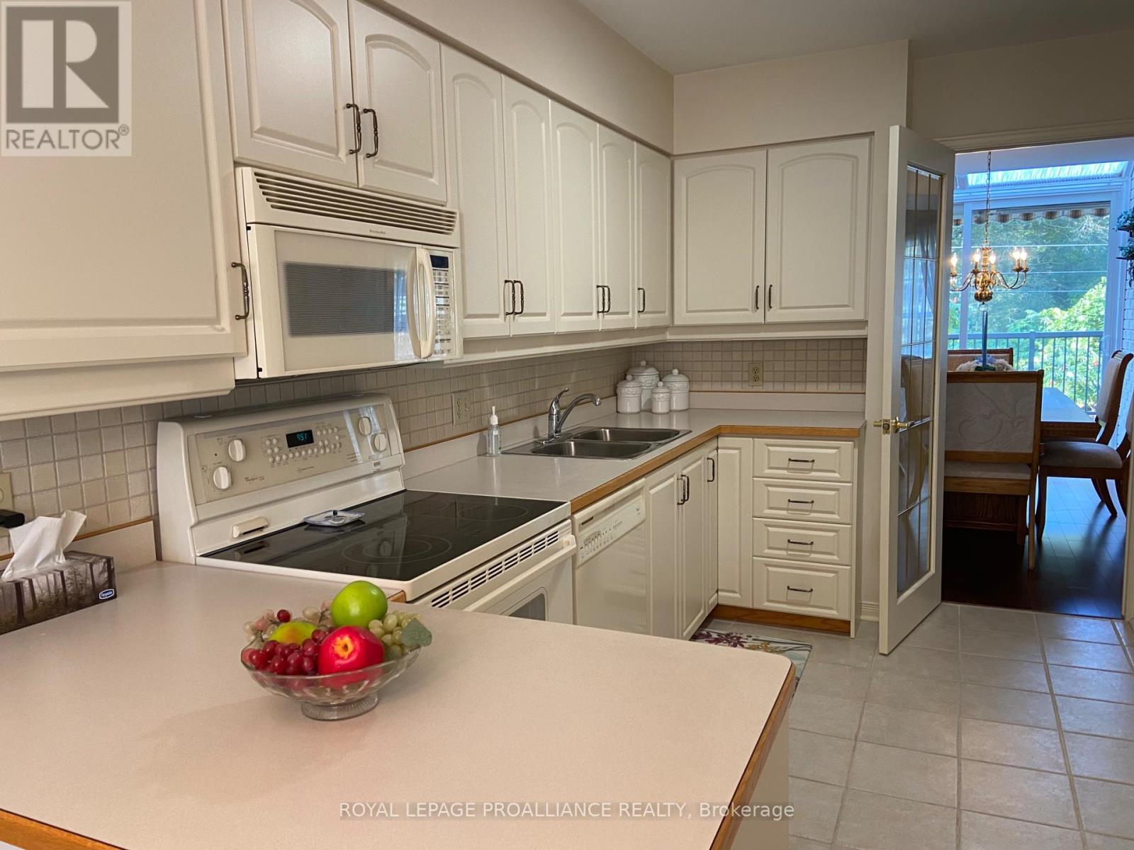 45 Country Club Place, Brockville, Ontario  K6V 6T9 - Photo 7 - X12439662
