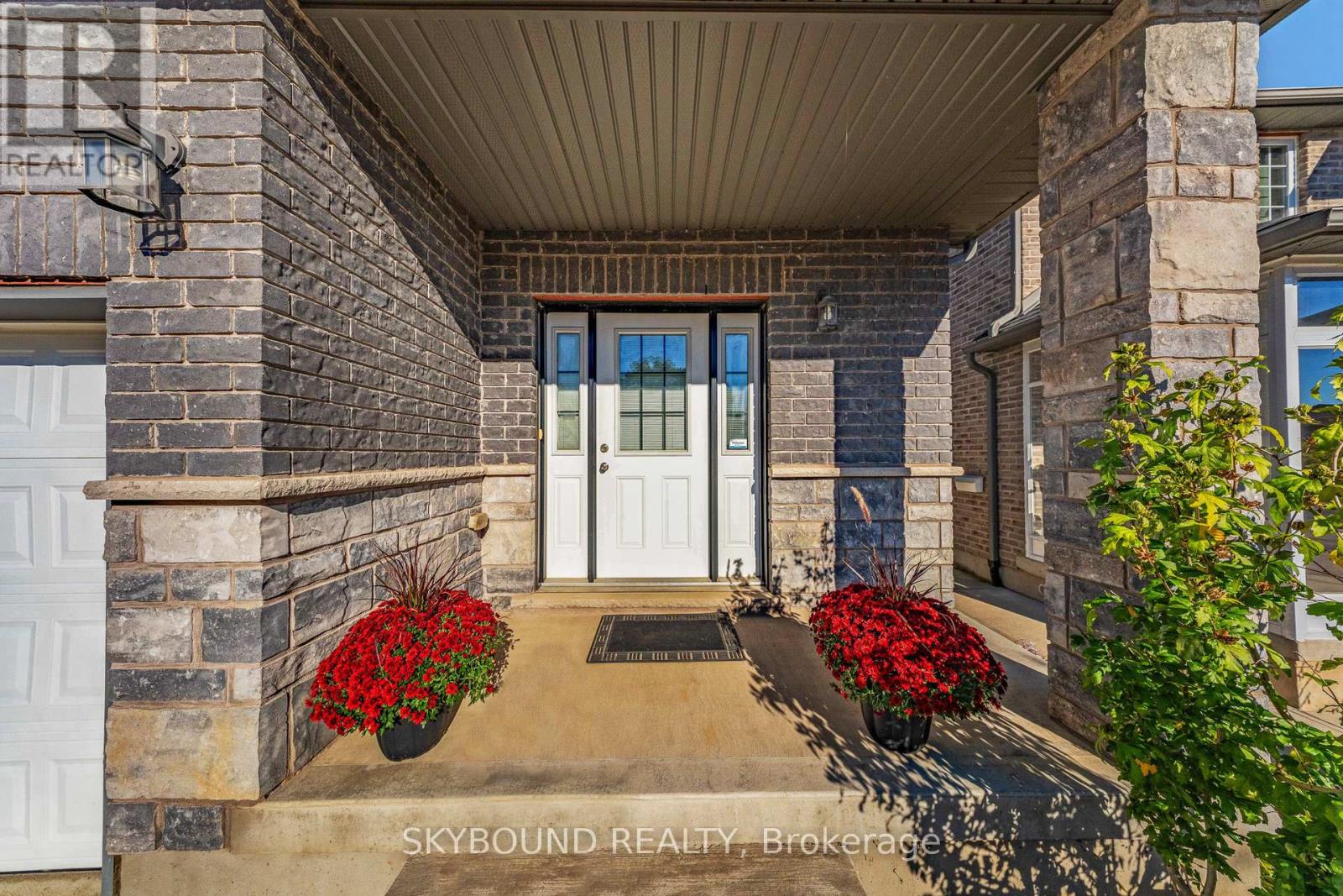305 Wesley Boulevard, Cambridge, Ontario  N1R 5S2 - Photo 4 - X12439372