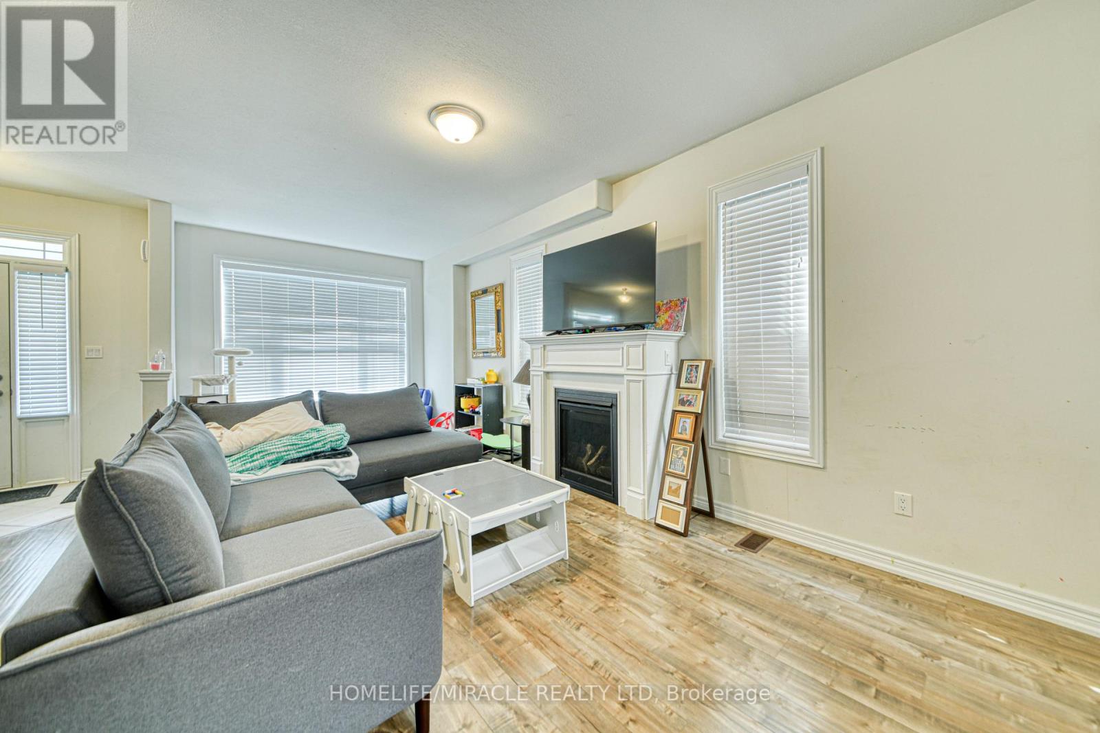 56 Flitton Avenue, Peterborough, Ontario  K9H 0G5 - Photo 8 - X12439397