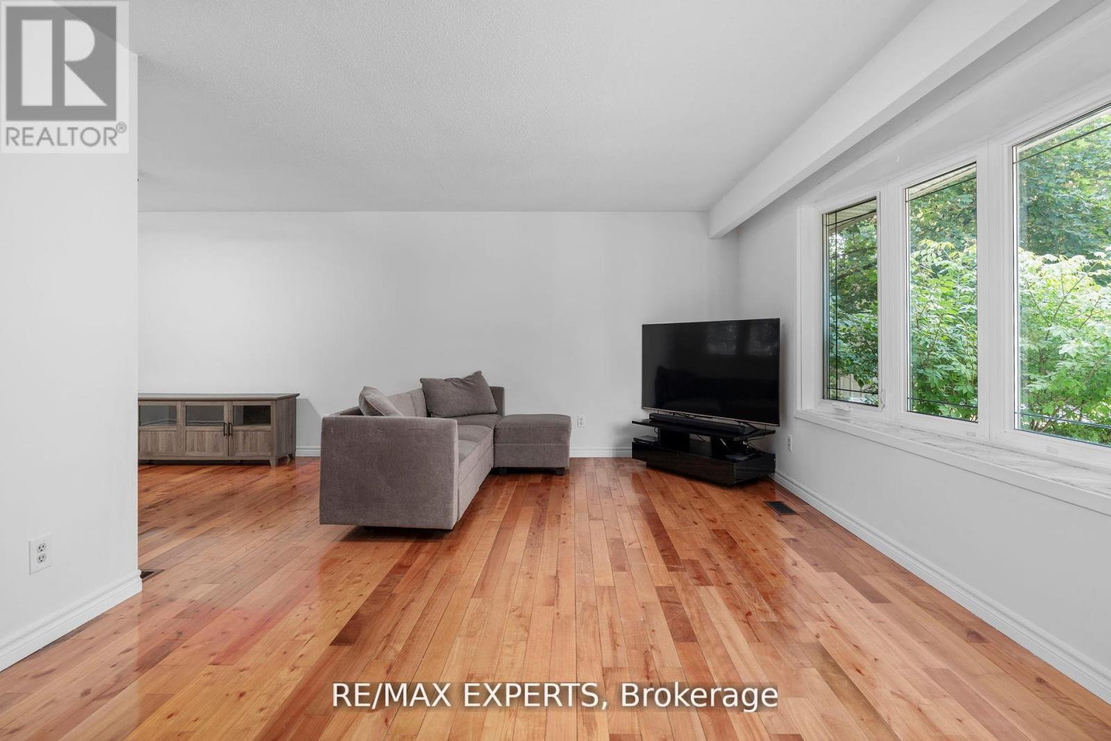 20 Michael Place, Guelph, Ontario  N1H 1Z3 - Photo 10 - X12439408