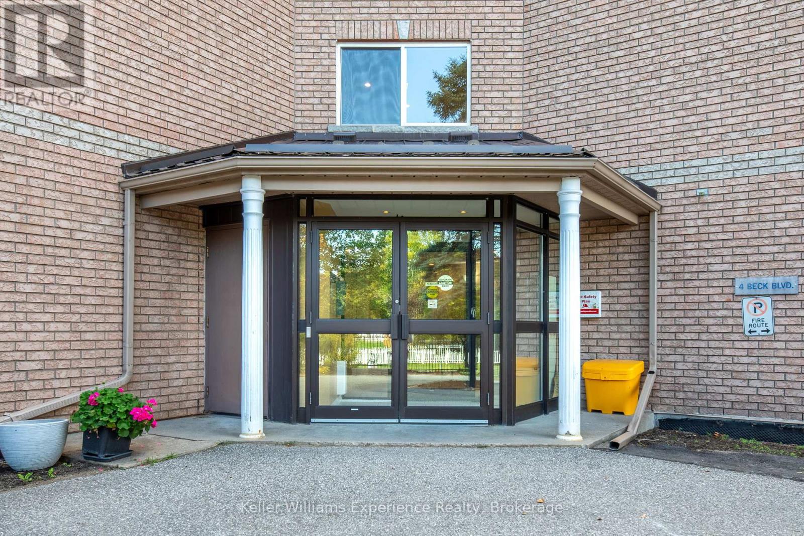 301 - 4 Beck Boulevard, Penetanguishene, Ontario  L9M 2H3 - Photo 3 - S12439602