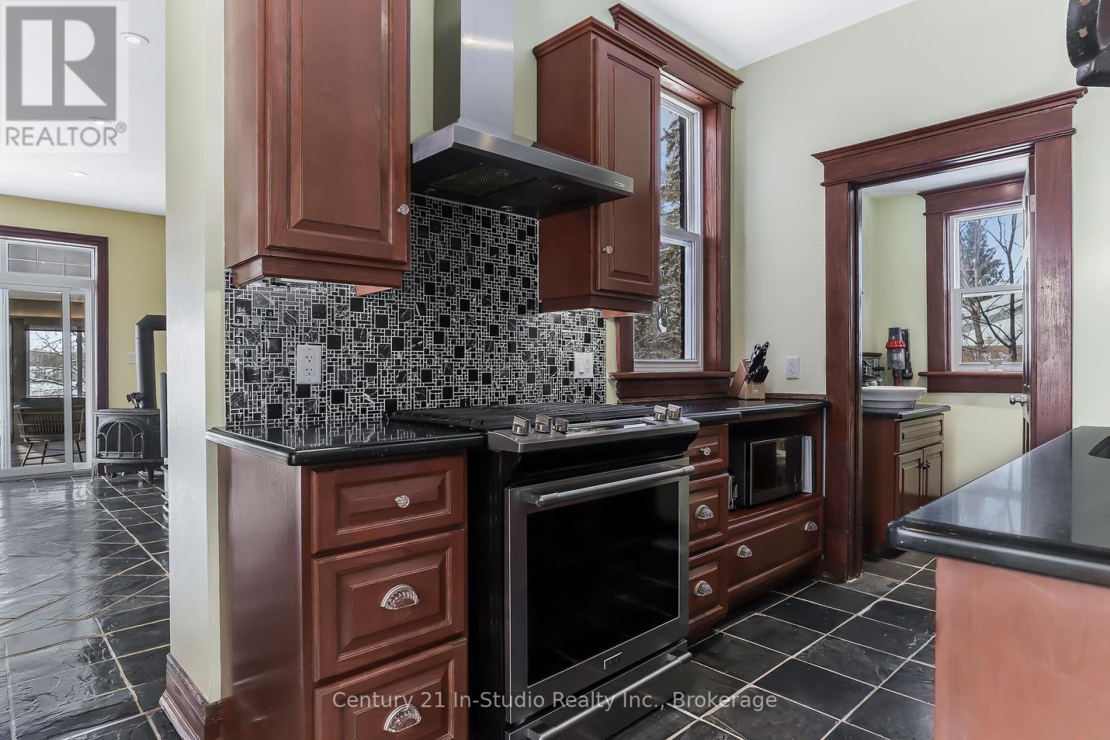 296 Garafraxa St Street, Chatsworth, Ontario  N0H 1G0 - Photo 25 - X12439570