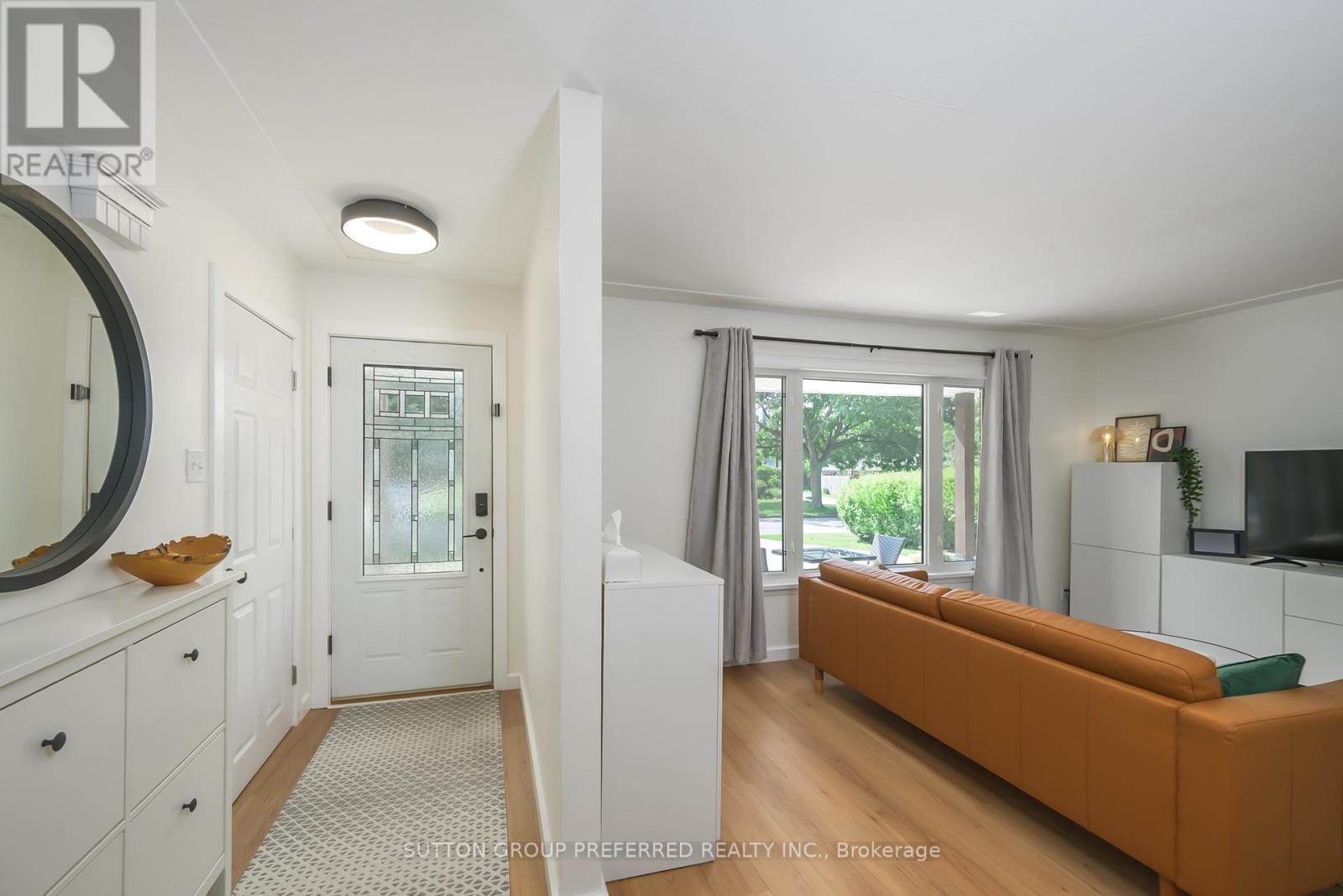 691 Widmore Drive, London South, Ontario  N6J 3A8 - Photo 3 - X12312940