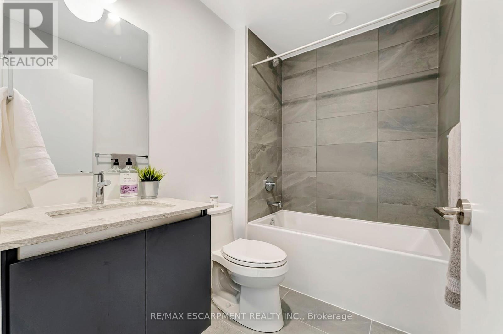702 - 405 Dundas Street W, Oakville, Ontario  L6M 5P9 - Photo 18 - W12205842