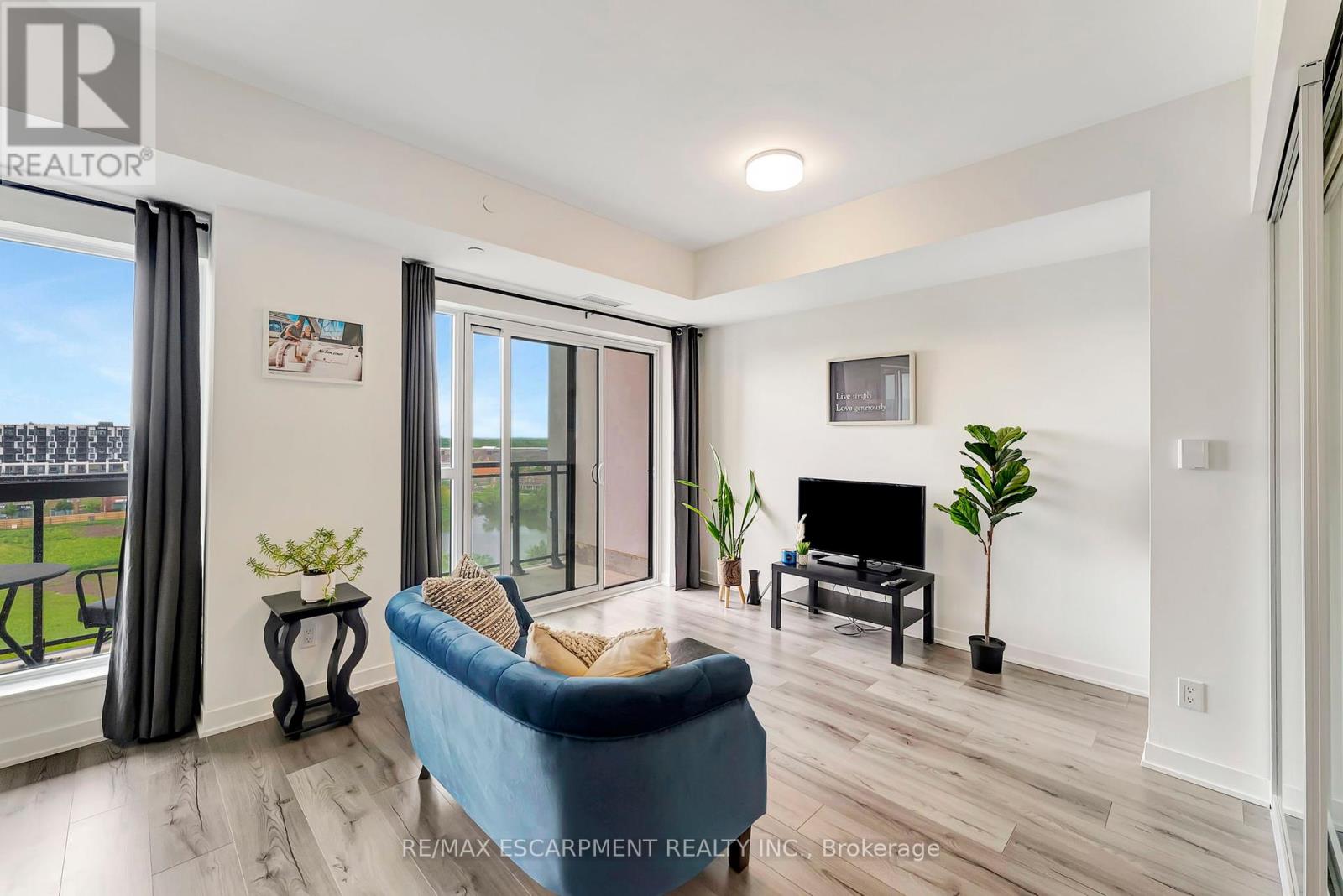 702 - 405 Dundas Street W, Oakville, Ontario  L6M 5P9 - Photo 7 - W12205842