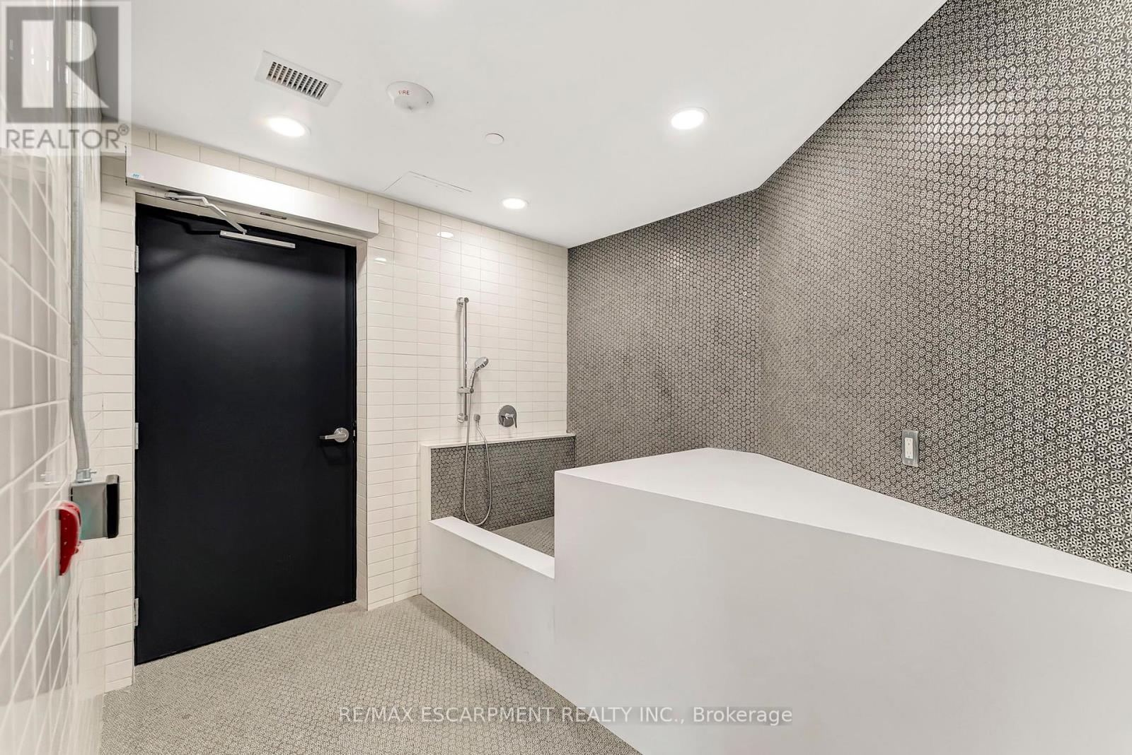 702 - 405 Dundas Street W, Oakville, Ontario  L6M 5P9 - Photo 37 - W12205842