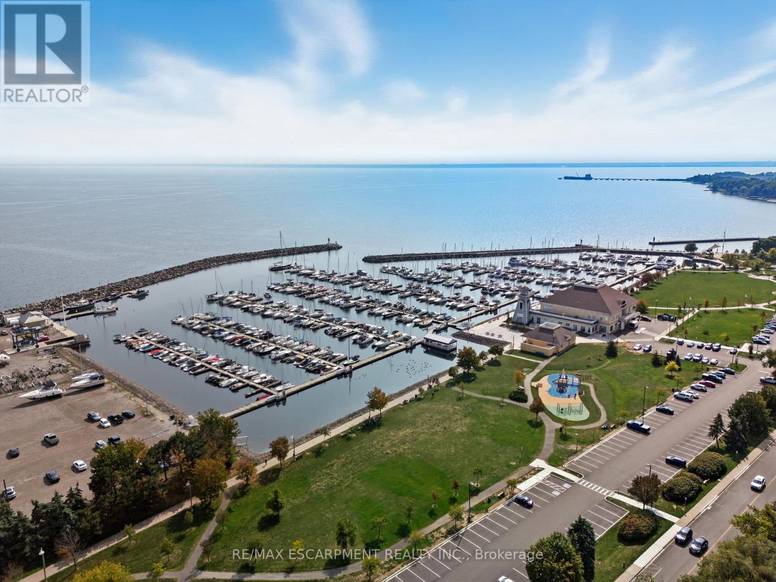 305 - 2263 Marine Drive, Oakville, Ontario  L6L 5K1 - Photo 2 - W12427965