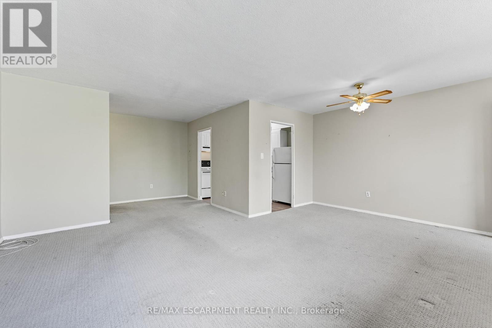 305 - 2263 Marine Drive, Oakville, Ontario  L6L 5K1 - Photo 8 - W12427965